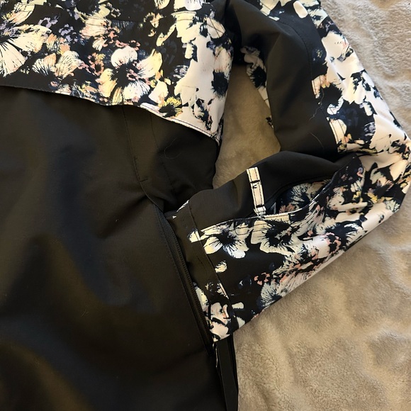 Roxy Women's Hawaiian Shelter Snowboard Jacket Size XS - Picture 5 of 13